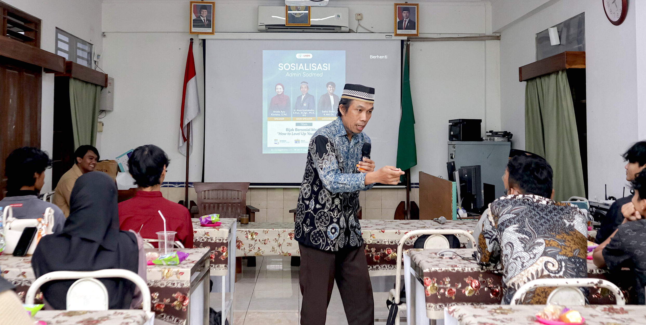 Ketua DPW LDII DIY menjadi narasumber utama dalam kegiatan Sosialisasi Admin Media Sosial yang dihelat DPD LDII Sleman, Minggu (27:04:2025)