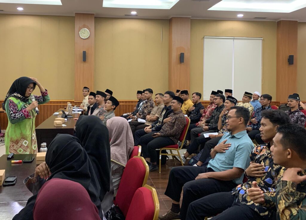 Bu Ranny Albanny Saat Memberikan Materi Pelatihan MC di Aula DPD RI Perwakilan Yogyakarta