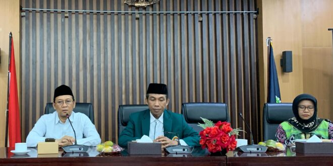 Gus Hilmi saat Memberikan Sambutan Pembukaan Pelatihan MC Didampingi Ketua DPW LDII DIY dan Narasumber