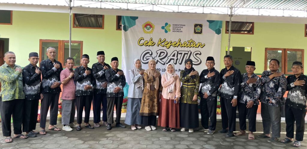 Berfoto bersama usai launching Cek Kesehatan Gratis DPD LDII Kulon Progo