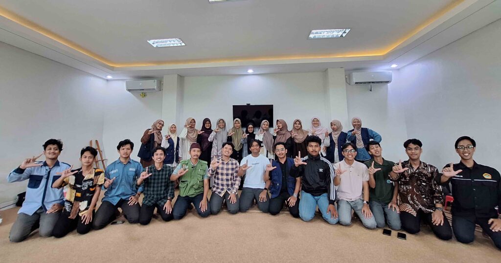 Berfoto bersama usai pelatihan videografi jurnalistik