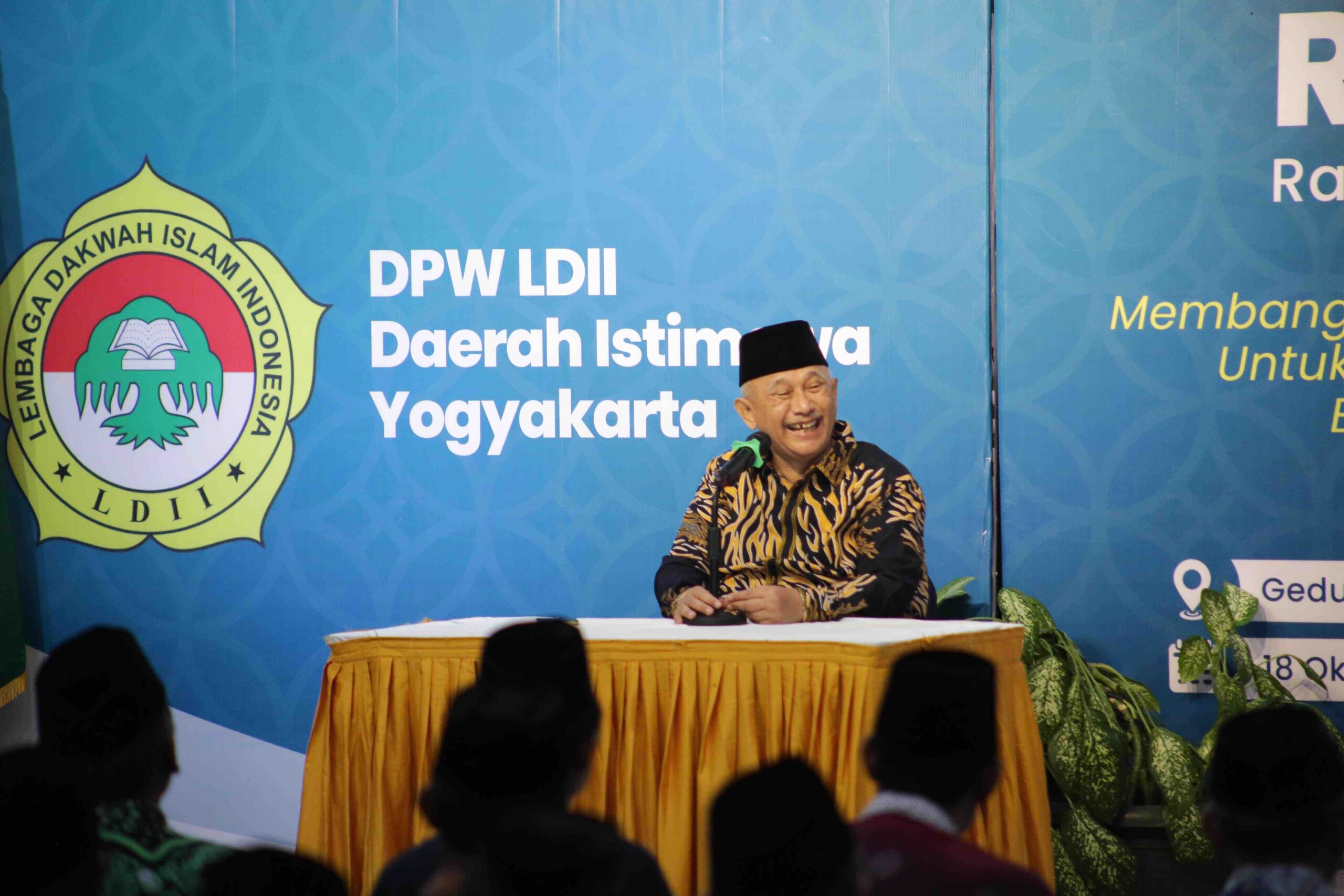 KH Chriswanto Santoso saat Memberikan Sambutan dan Motivasi pada Peserta Rakorwil DPW LDII 2025