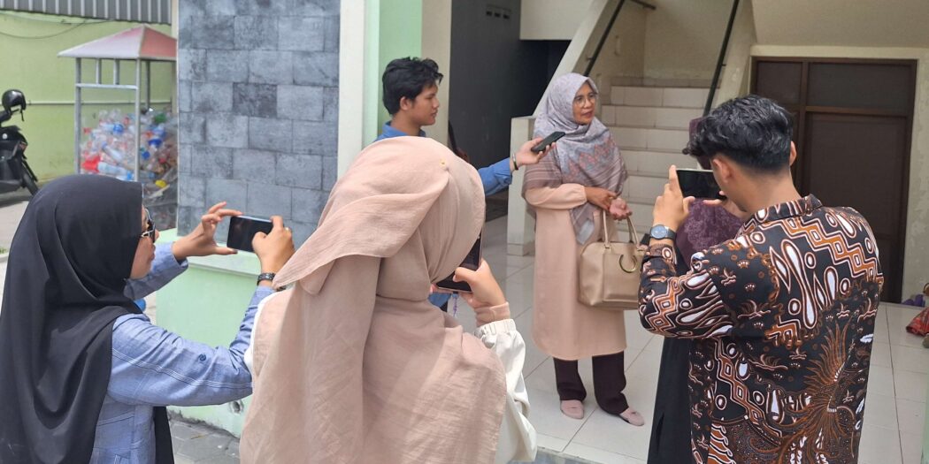 Sesi Latihan Wawancara dalam Pelatihan Videografi Jurnalistik