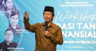 Ketua DPP LDII Bidang Ekonomi dan Pemberdayaan Masyarakat Ardito Bhinadi pada pembukaan Workhsop Generasi Tangguh Finansial Dari Literasi Keuangan ke Bisnis Online Kreatif yang berlangsung di Gedung Serbaguna Mantrjeron, Yogyakarta, pada Minggu (23/11/2025). Foto: LINES