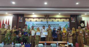 Berfoto Bersama usai Penyerahan Penghargaan Kampung Proklim dan Sekolah Adiwiyata Kabupaten Kulon Progo Tahun 2025