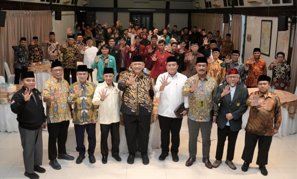 Foto Bersama Narasumber dan Peserta Sarasehan Kebangsaan DPP LDII Road to Rakernas