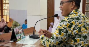 Panewu Nanggulan Sri Wahyuniarto saat memberikan sambutan pada Safari Salat Dzuhur di Masjid Al Barokah