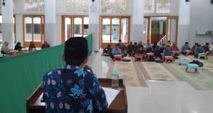 Ustadz Ahmad Harun saat Memberikan Materi pada Pengajian ASN DPD LDII Kulon Progo