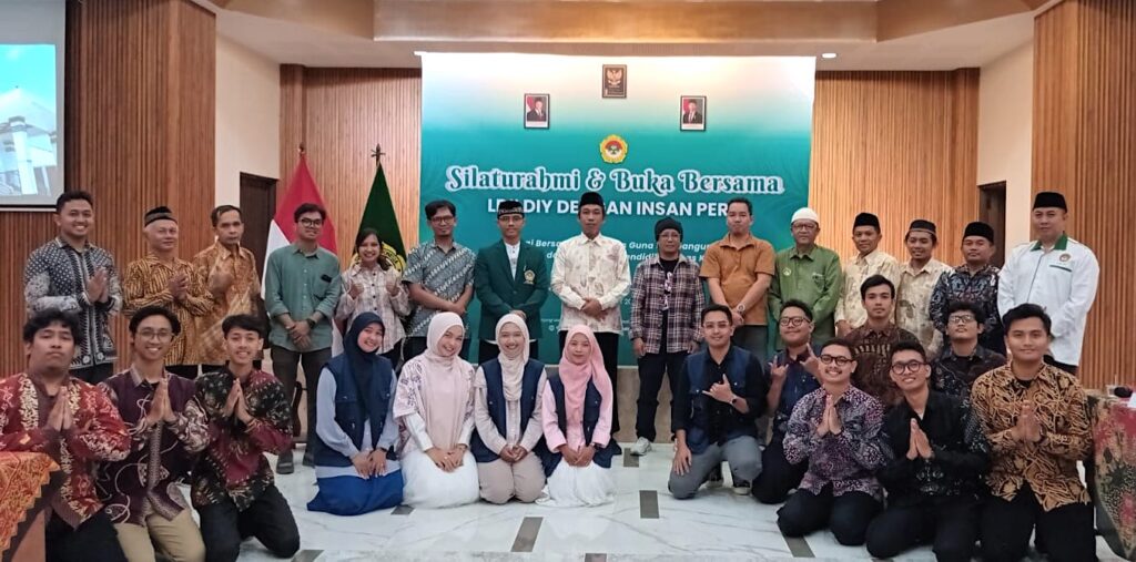 Foto bersama usai Silaturahim Ramadhan dan Buka Bersama LDII DIY dengan Insan Pers
