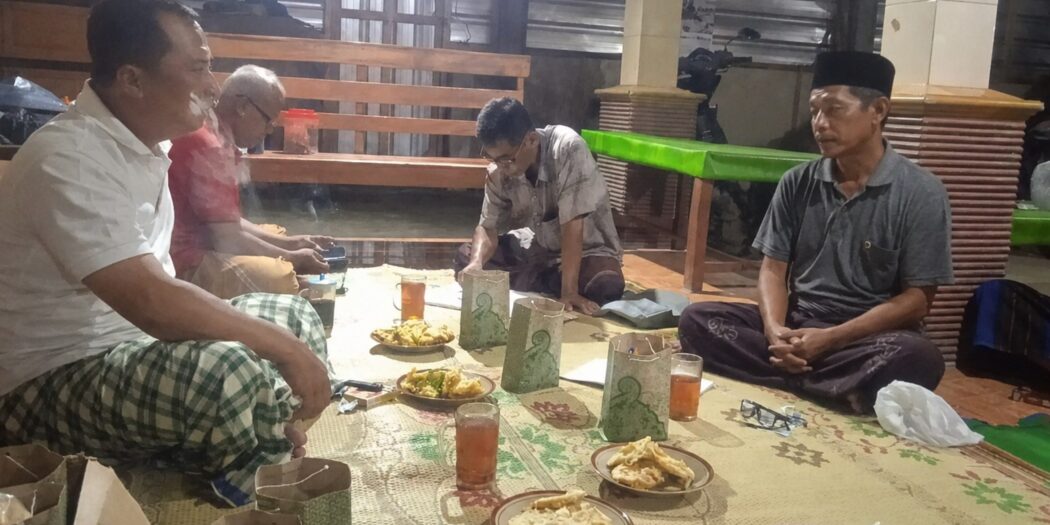 LDII Bambanglipuro saat mengadiri Musyawarah Warga Sambut Iduladha dan Kerja Bakti Lingkungan
